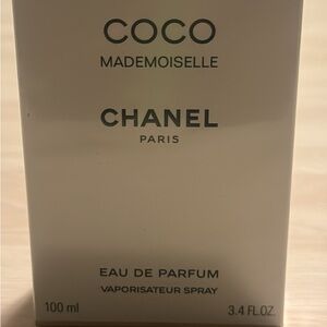 CHANEL Coco Mademoiselle Eau de Parfum - Elegant White
